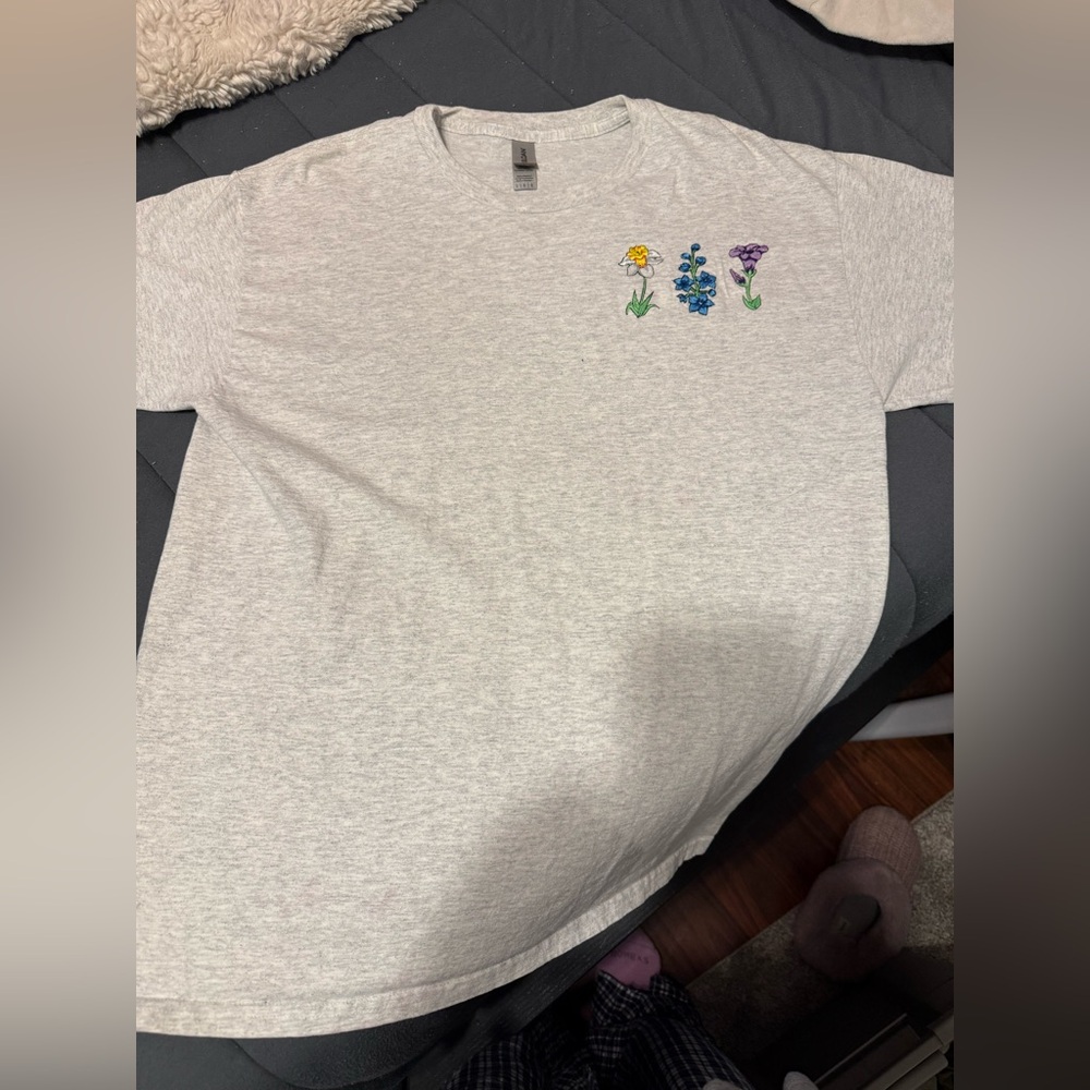 Gildan Light Gray Crewneck T-Shirt with Small Floral Accent